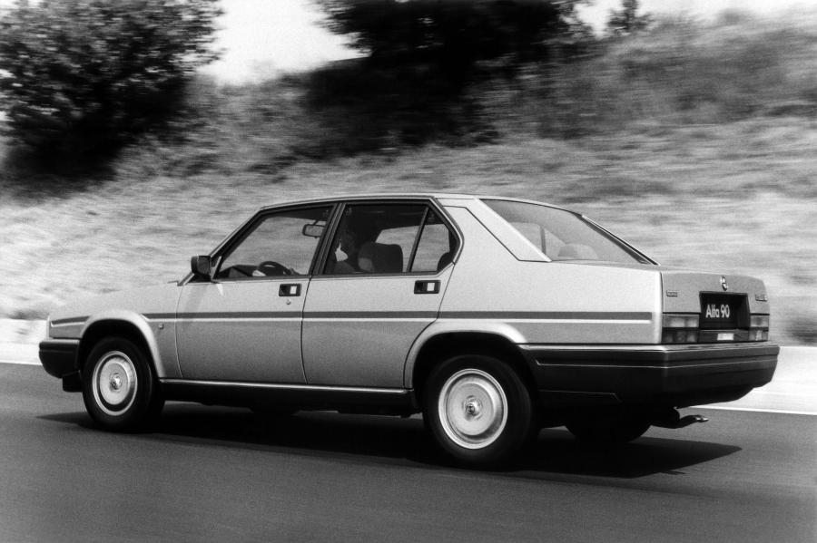  Alfa Romeo 90 (162A) 1984 года  (фото 9 из 25)